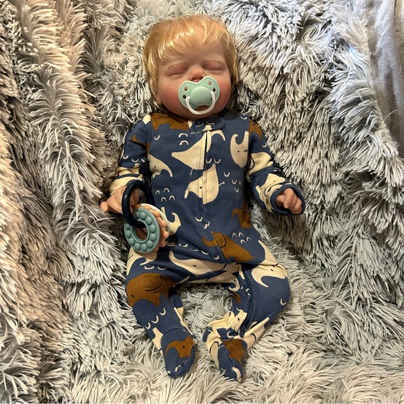 Reborn Caucasian Sleeping Blonde Baby Boy Doll and Accessories (NWT) - Picture 3 of 12